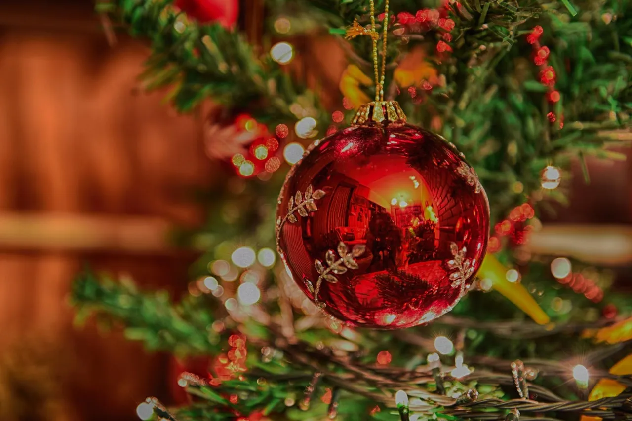 Polskie bombki choinkowe od Szkło-Dekor – odkryj magię ręcznego rzemiosła